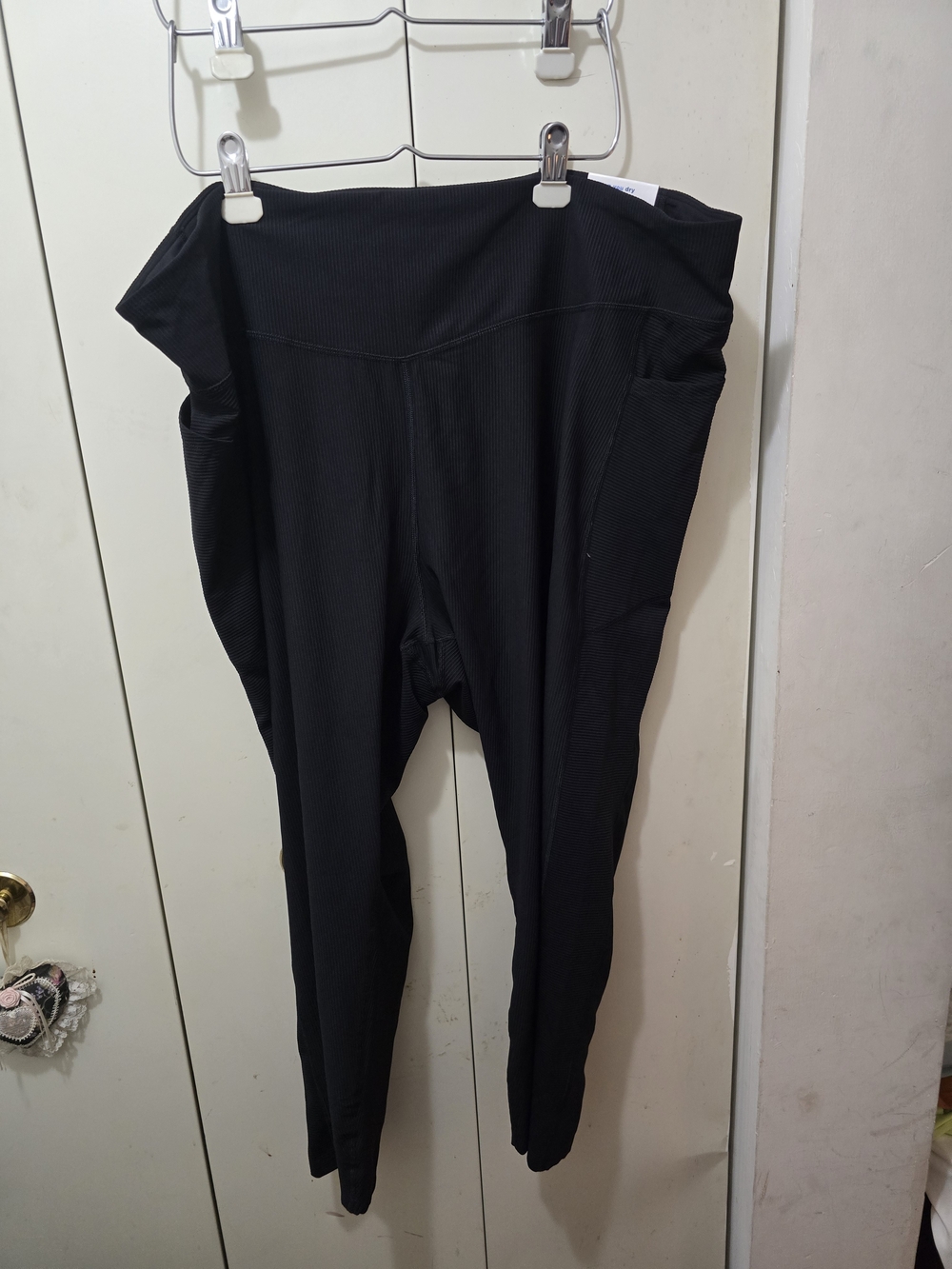 Old Navy Black High-Rise Leggings with Side Pockets